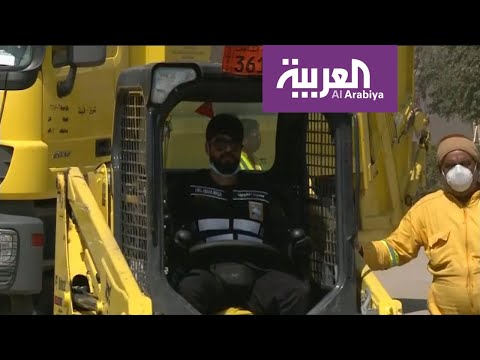 شاهد كورونا يُدرب كويتيين على قيادة سيارة النظافة