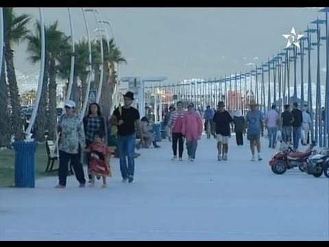 أحوال المصطافين على شاطئ مرتيل المغربيّة قبل الإفطار